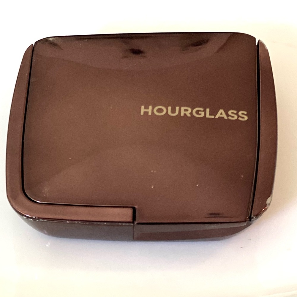 Hourglass Ambient Lighting Powder in Diffused Light. Used Good Condition, no box
